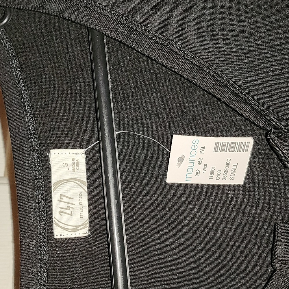 Maurices 24/7 tee NWT - Picture 3 of 6